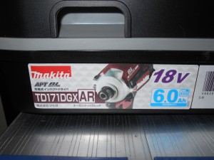 マキタ　インパクトドライバ　TD171DRGXAR
