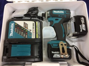 マキタ makita インパクトドライバ TD138DRFX 