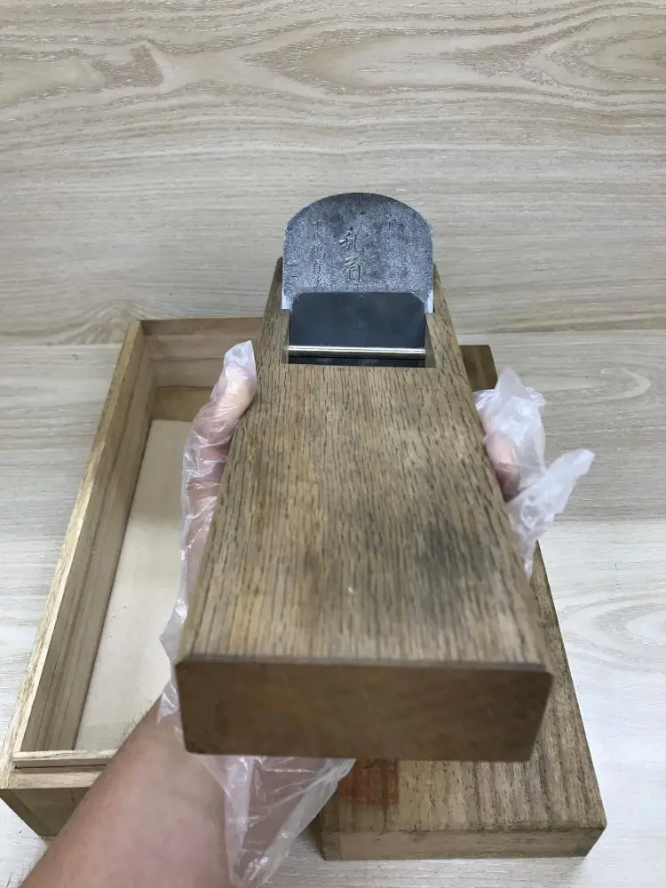 鉋 千代鶴貞秀 胡蝶の舞 寸八 赤樫台(鉋 初代千代鶴貞秀 胡蝶の 鉋 千代鶴貞秀 胡蝶の舞 寸八 赤樫台(鉋 初代千代鶴貞秀 胡蝶の