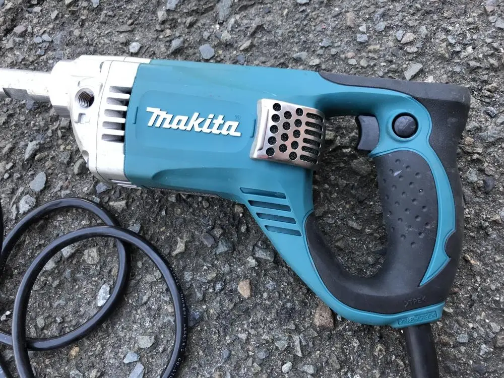 まとめ買いでお得 マキタ makita カクハン機 青 UT1305 discoversvg.com