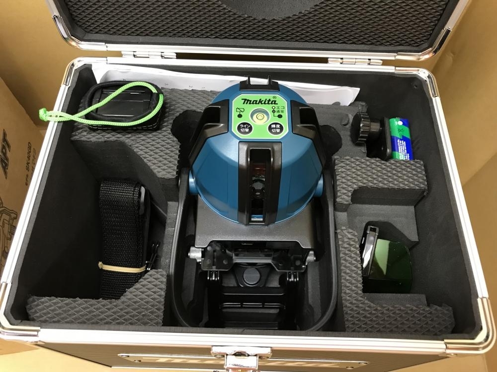 買取実績】 マキタ makita 充電式屋内・屋外兼用墨出し器 本体+受光器