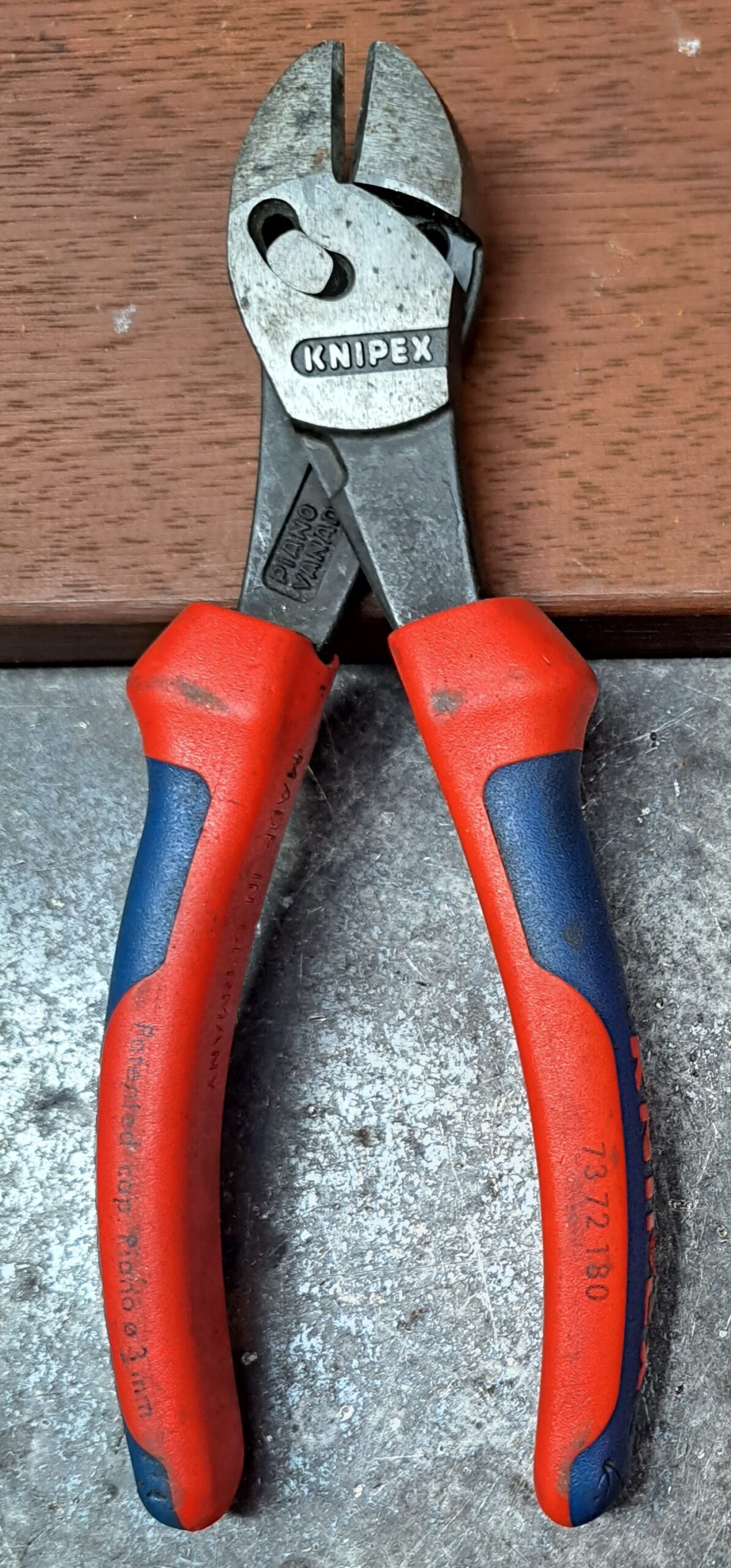 クニペックスを使ってみてください(∩´∀｀)∩ ツインフォースニッパー 