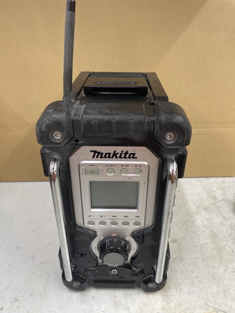 makita mr103 動作確認済み 充電式ラジオ 多少の傷、破損ありレジャー 
