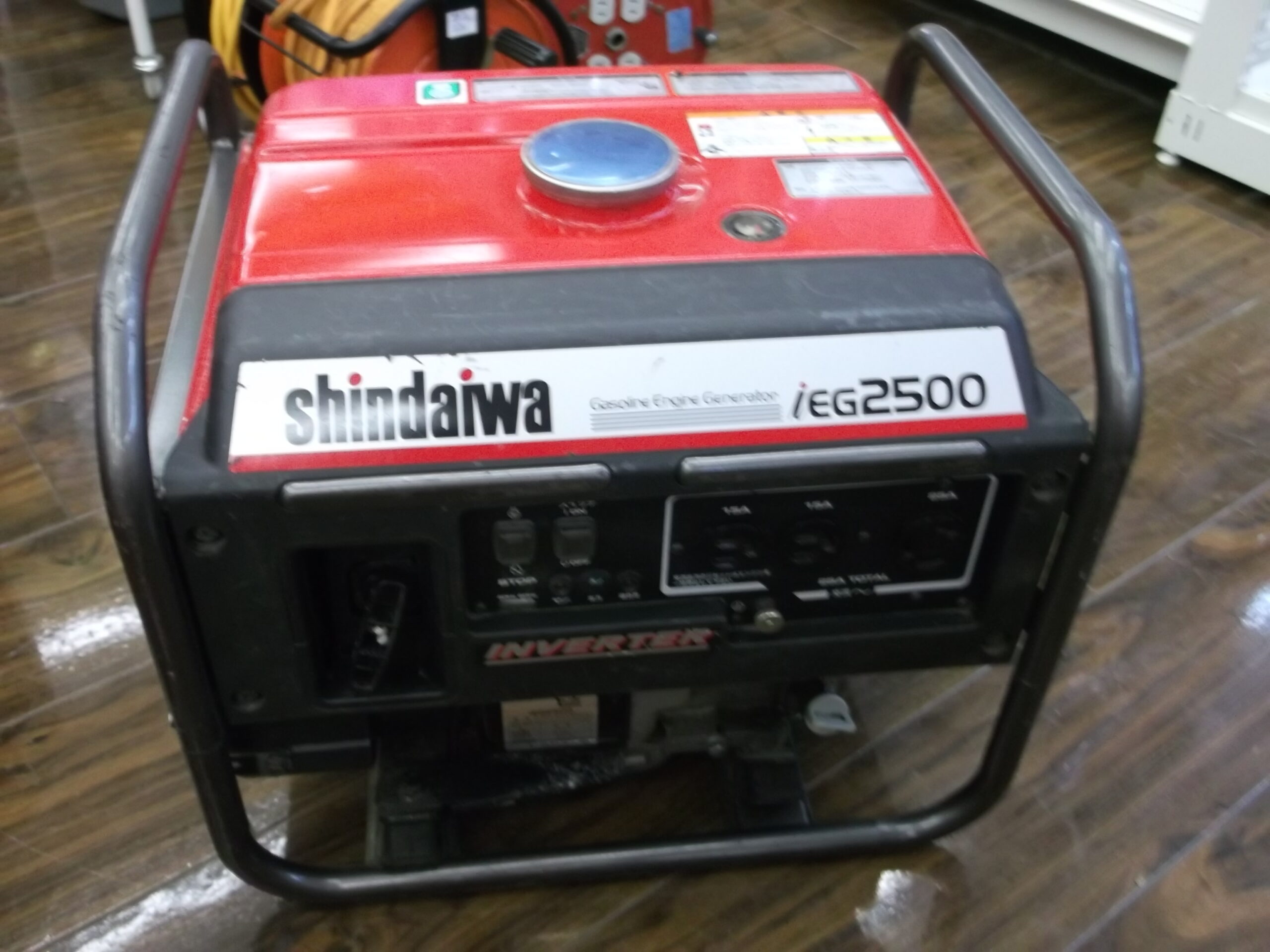 品質保証新品新ダイワ shindaiwa インバーター 発電機 iEG2500 中古 直S6446722 インバーター発電機