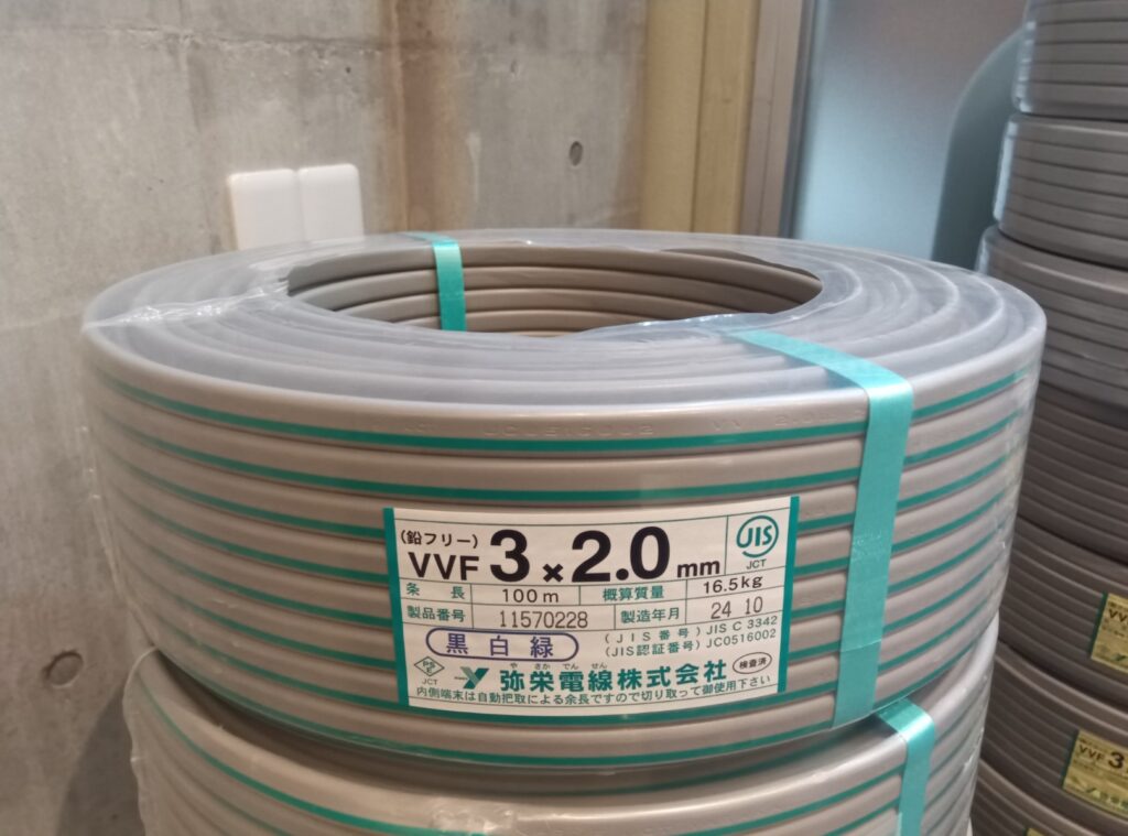 3×2.0 黒白緑の画像