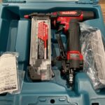 高圧仕上釘打機 