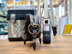 ﾀｼﾞﾏ　TAJIMA/ﾌﾞﾙｰｸﾞﾘｰﾝﾚｰｻﾞｰ墨出し器/ZEROB-KY/ｼﾞﾝﾊﾞﾙ式 三脚+受光器付属 3ﾗｲﾝの画像1