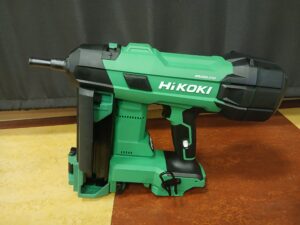 「脱・ガス」の鋲打機(^_^)/　HiKOKI　コードレスコンクリート釘打機　NC1840DA