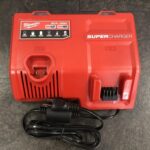 Milwaukee ミルウォーキー 充電器