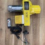 トーヨーコーケン ベビーホイスト 100V 2速型 揚程30m 定格荷重200kg 無線リモコンあり