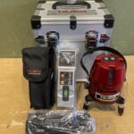 レーザー墨出し器